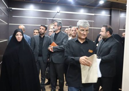 بازدید رئیس ارشاد لرستان از نمایشگاه پوستر عاشورایی