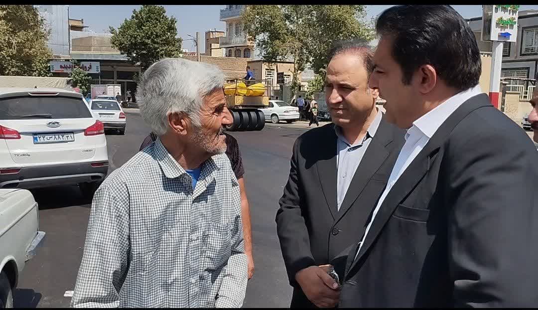 جهاد آسفالت شهرداری کوهدشت در منطقه محروم تازه آباد