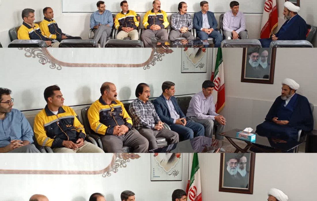 دیدار امام‌جمعه کوهدشت با کارکنان اداره پست به‌مناسبت هفته ارتباطات