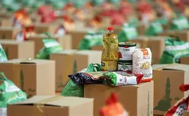 خیرین کوهدشت، هزار بسته پوشاک به دانش‌آموزان نیازمند اهدا کردند