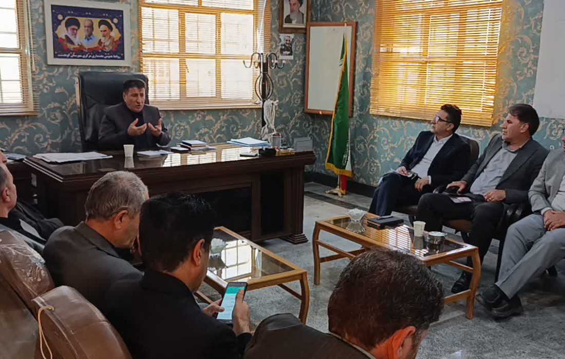 مدیران همه پای کار خدمت هستند