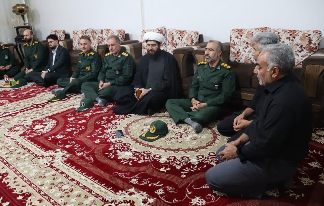 خون پاک شهدا عامل اقتدار و استقلال کشور است