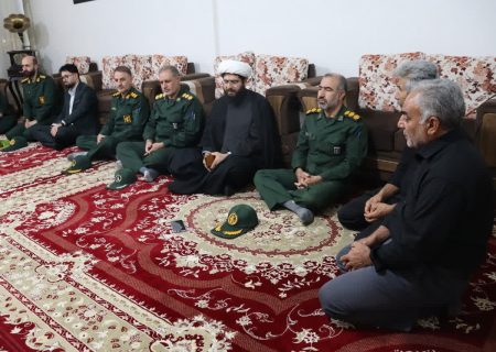 خون پاک شهدا عامل اقتدار و استقلال کشور است