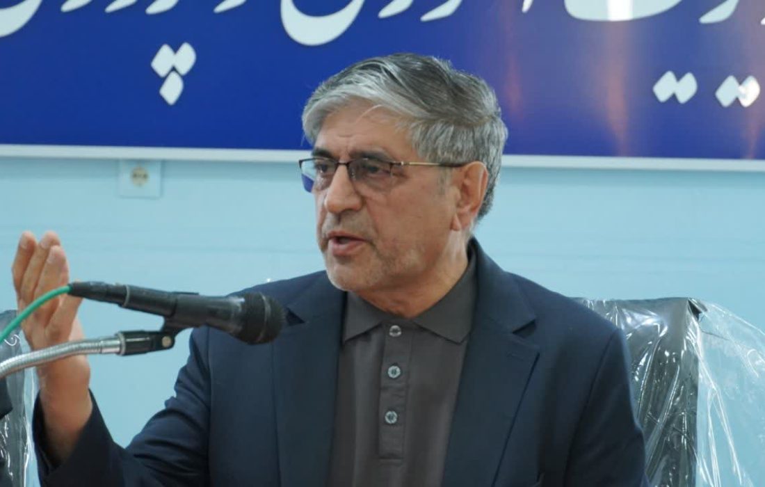 معلمان چراغ هدایت جامعه هستند
